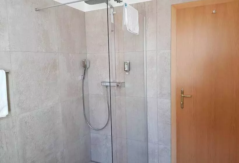 ホテル Familiengasthof Maier