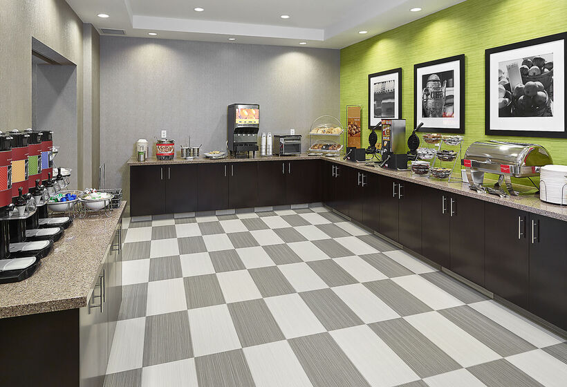 فندق Hampton Inn By Hilton Calgary Airport North