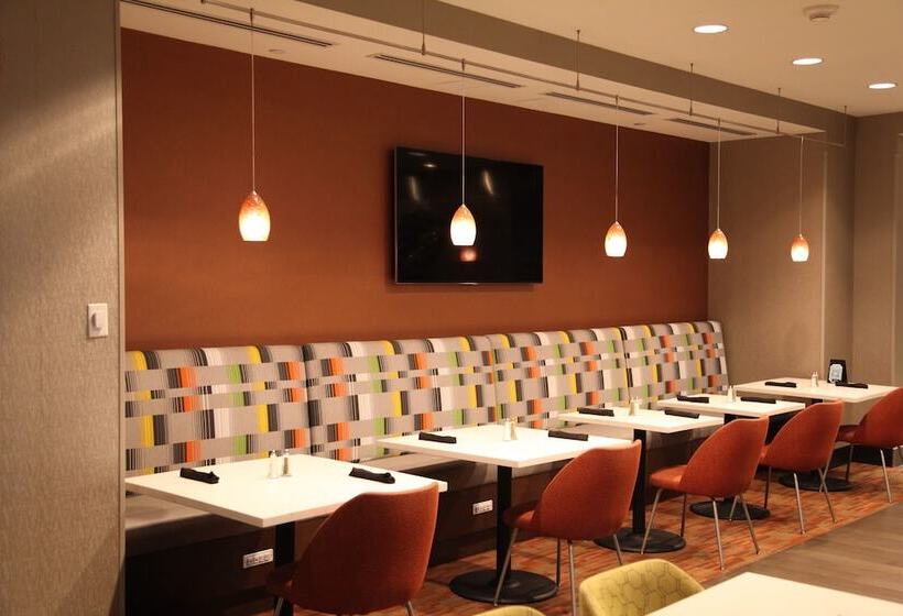 فندق Hampton Inn By Hilton Calgary Airport North