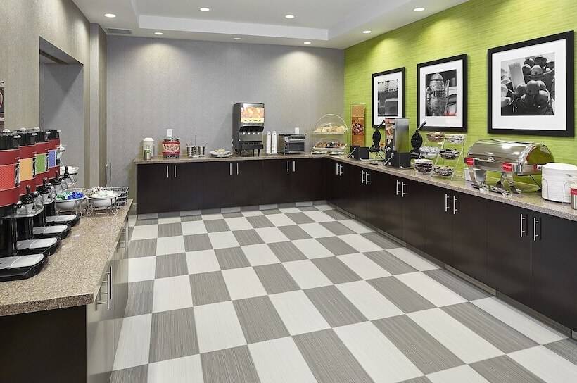 فندق Hampton Inn By Hilton Calgary Airport North