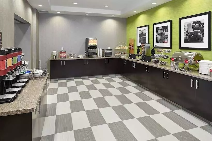 호텔 Hampton Inn By Hilton Calgary Airport North