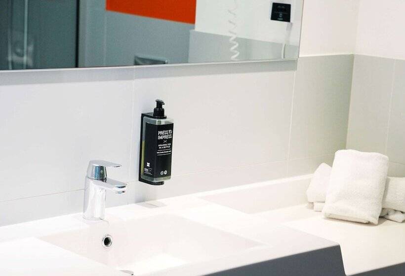 Отель Ibis Styles Caen Centre Gare