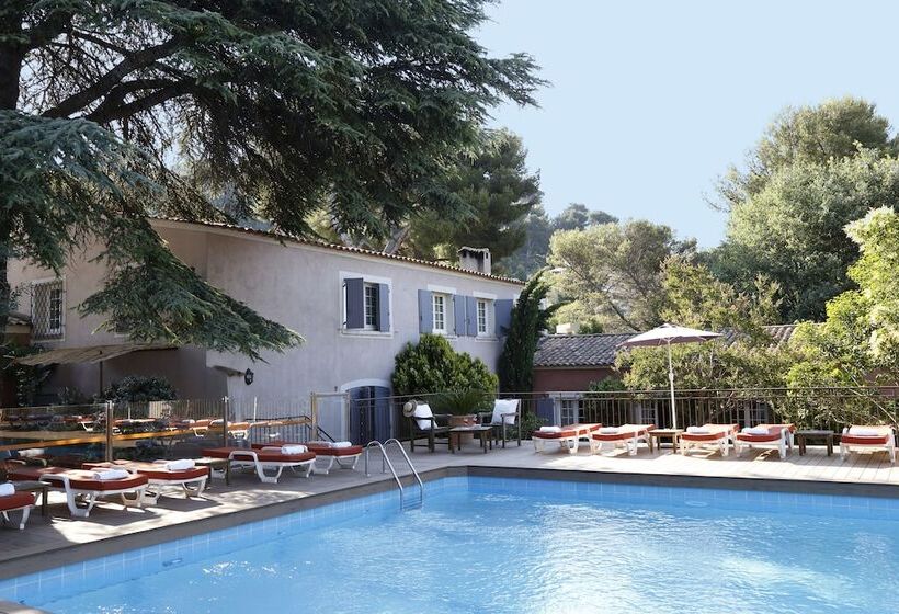 هتل Les Jardins De Cassis