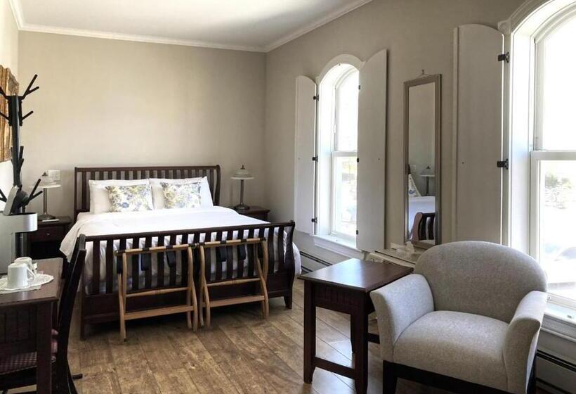 هتل Lunenburg Arms