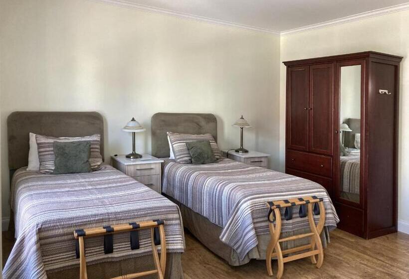 هتل Lunenburg Arms