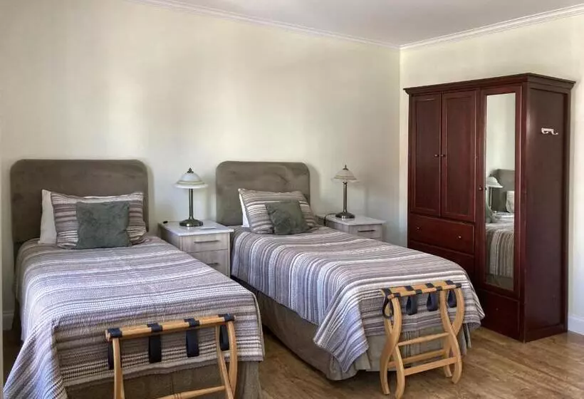 Hotel Lunenburg Arms