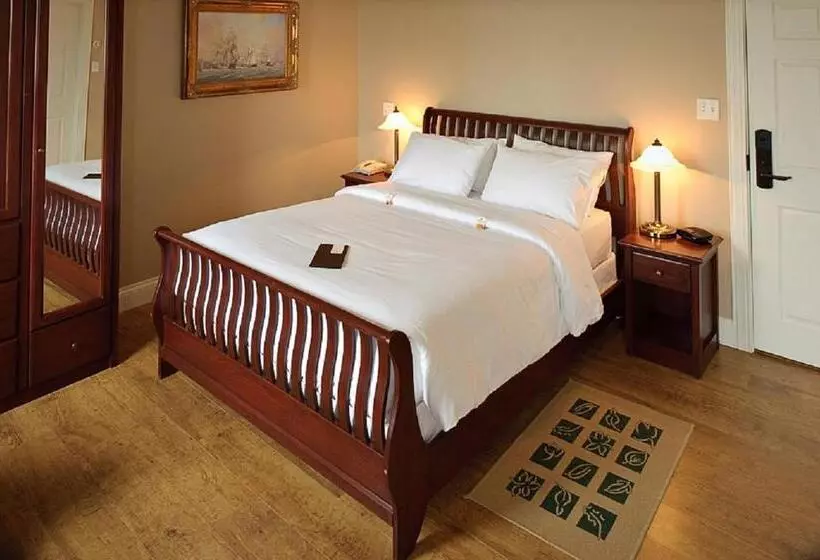 Hotel Lunenburg Arms