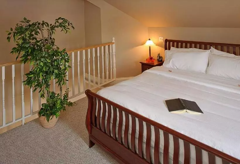 Hotel Lunenburg Arms