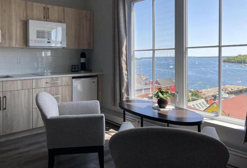 هتل Lunenburg Arms