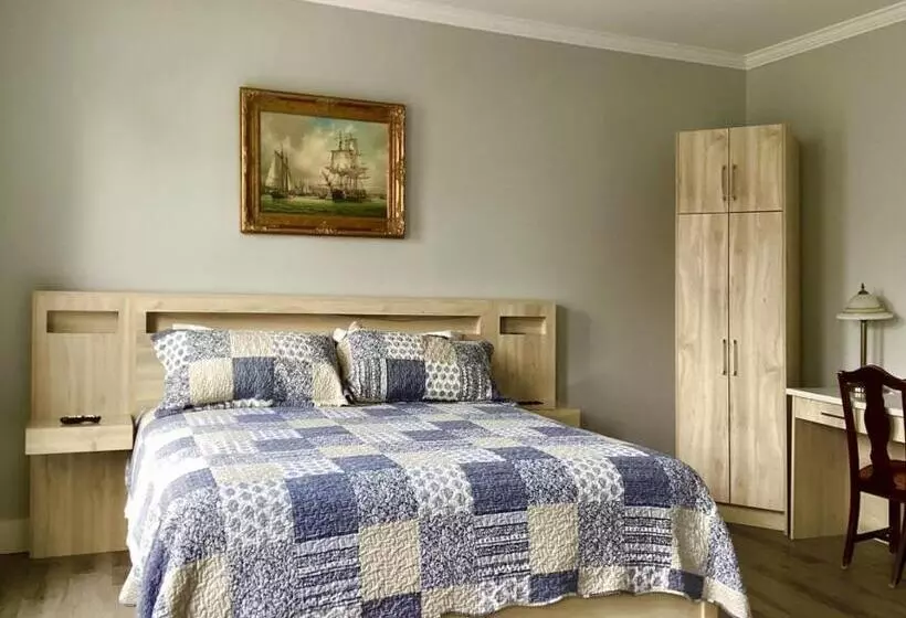 Hotel Lunenburg Arms