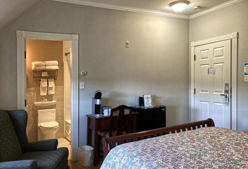 هتل Lunenburg Arms