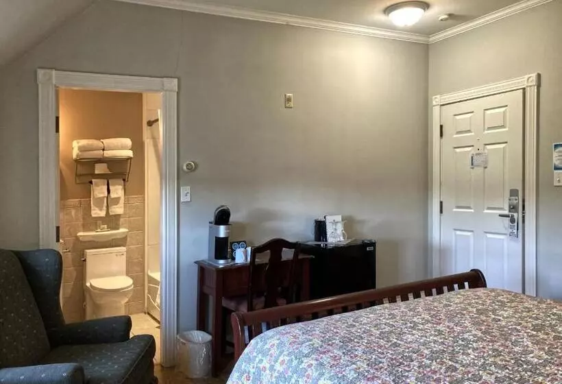 Hotel Lunenburg Arms