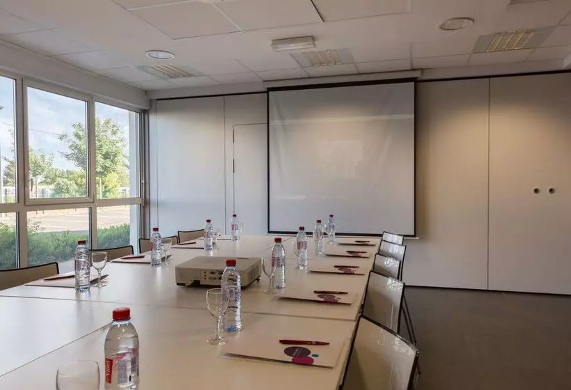 هتل The Originals City, Hôtel Des Lys, Dreux