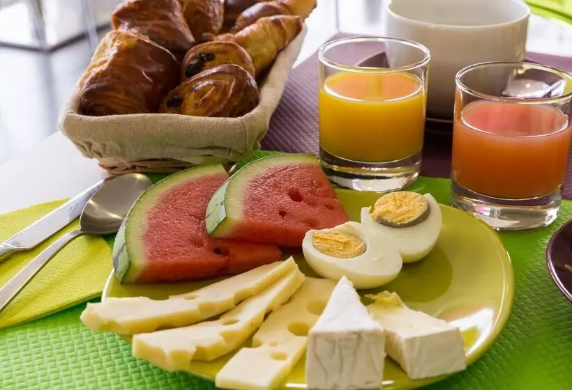 هتل The Originals City, Hôtel Des Lys, Dreux