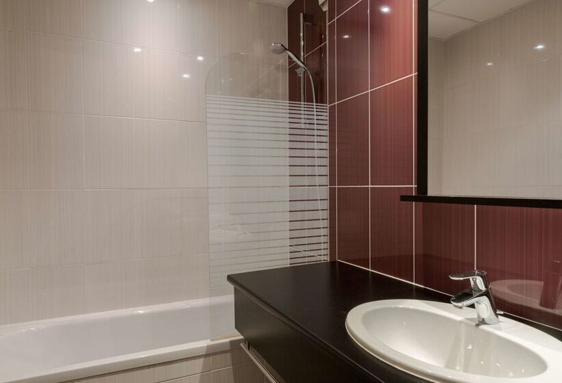 هتل The Originals City, Hôtel Des Lys, Dreux