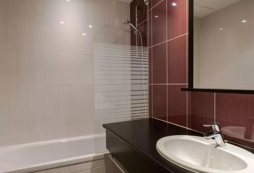 هتل The Originals City, Hôtel Des Lys, Dreux