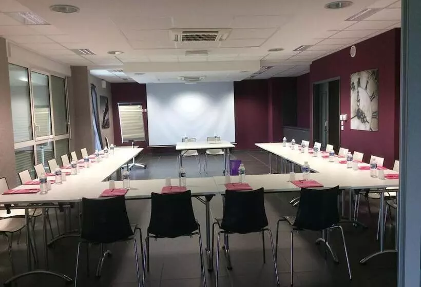 هتل The Originals City, Hôtel Des Lys, Dreux