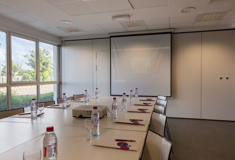 هتل The Originals City, Hôtel Des Lys, Dreux