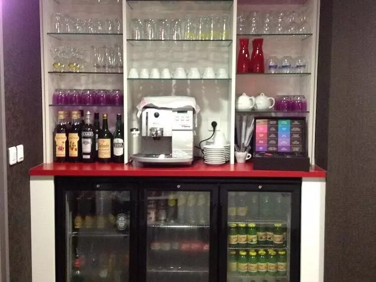 هتل The Originals City, Hôtel Des Lys, Dreux