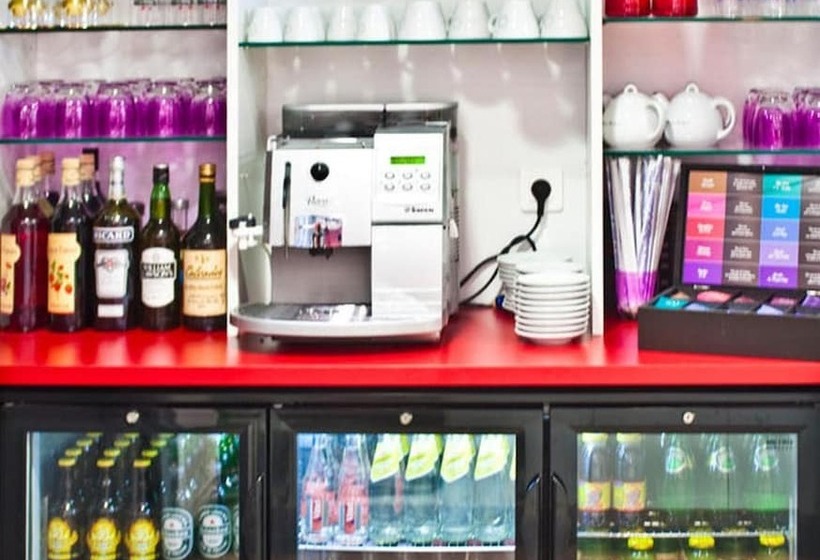 هتل The Originals City, Hôtel Des Lys, Dreux