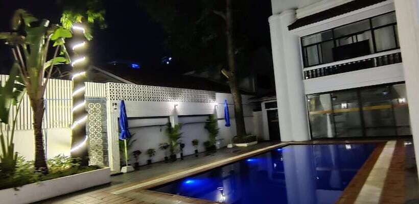 בית מלון כפרי Villa Samnang Boutique