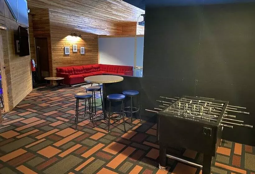 Мотель Vegreville Garden Inn