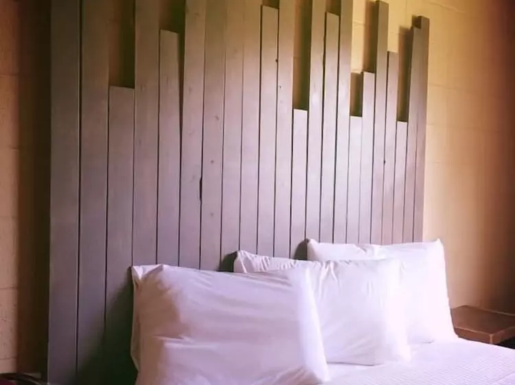 Мотель Vegreville Garden Inn