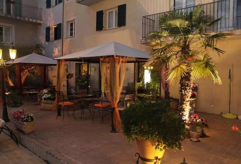 The Originals City, Hôtel Le Village Provençal, Aixenprovence Nord