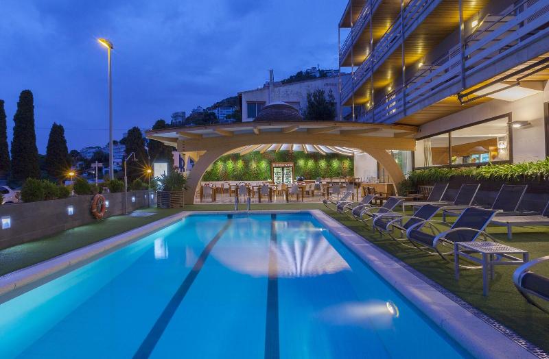 Apartamentos Canyelles Marina 3000