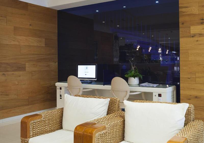 Apartamentos Canyelles Marina 3000