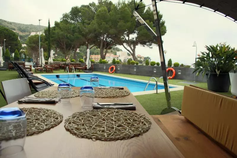 Apartamentos Canyelles Marina 3000