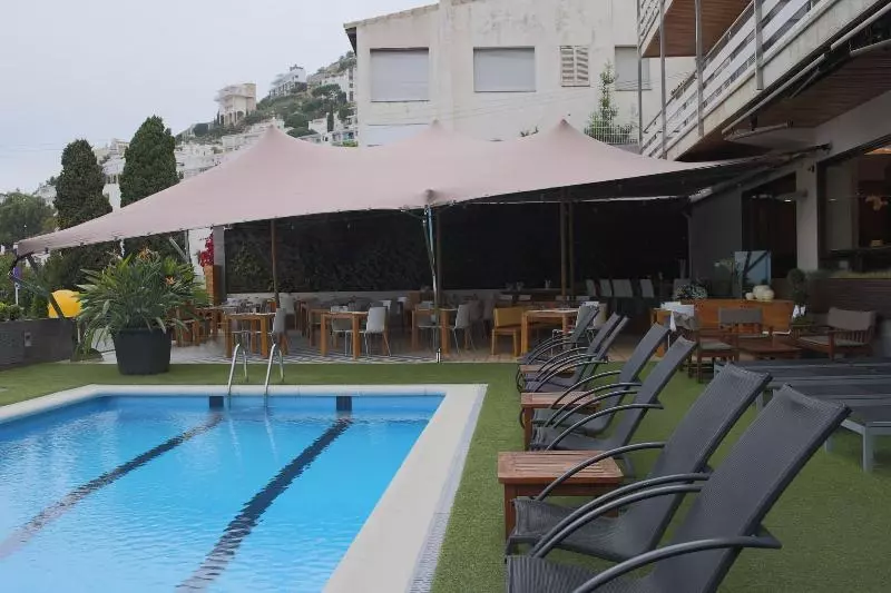 Apartamentos Canyelles Marina 3000