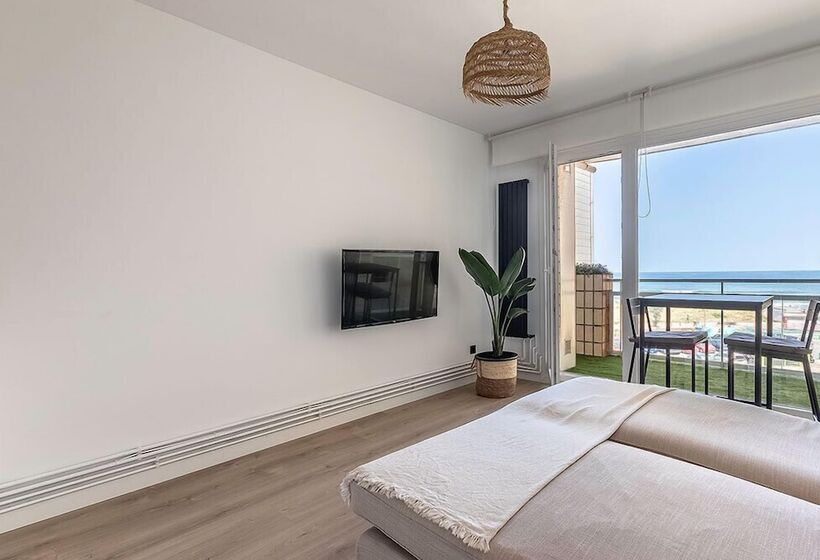 Apartamentos La Arena