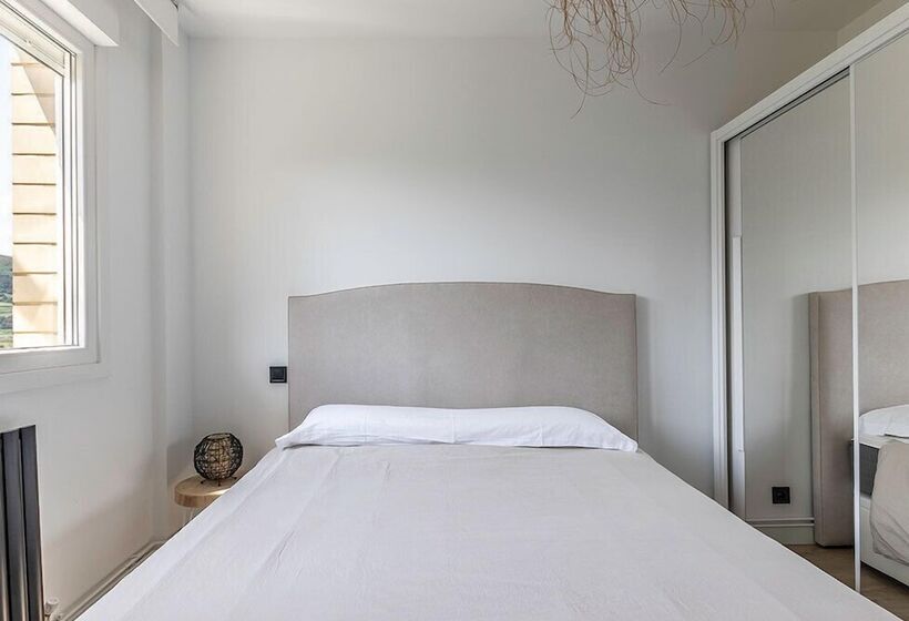 Apartamentos La Arena