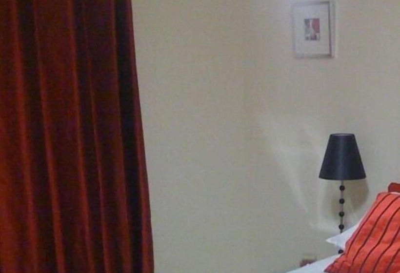 פונדק Apple House Guesthouse Heathrow Airport