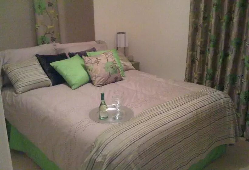 Inn Apple House Guesthouse Heathrow Airport