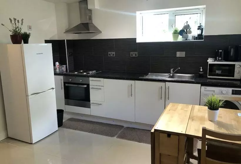 Inn Apple House Guesthouse Heathrow Airport