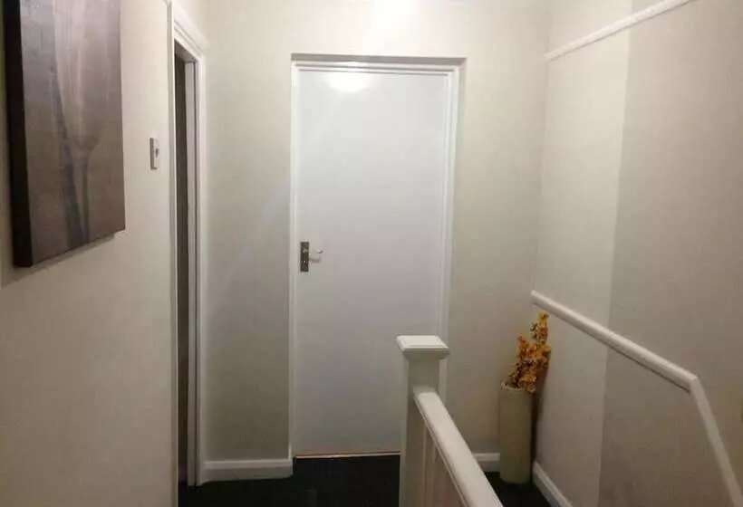 Inn Apple House Guesthouse Heathrow Airport