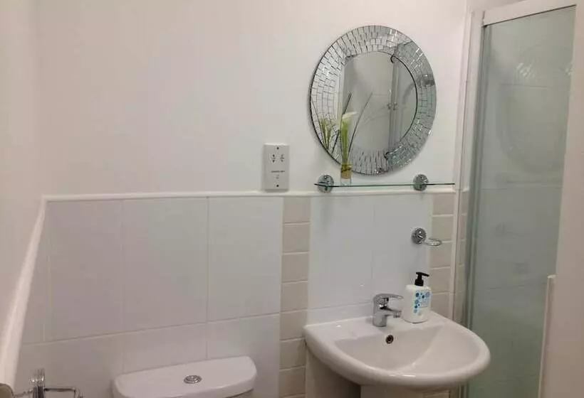 Inn Apple House Guesthouse Heathrow Airport