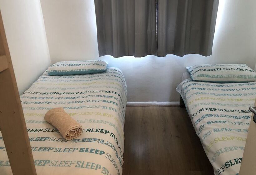 פונדק Apple House Guesthouse Heathrow Airport