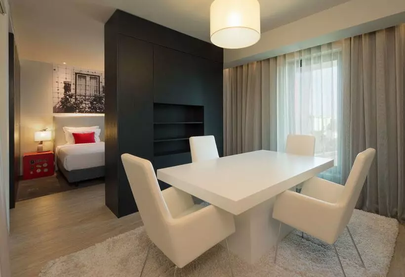 בית מלון כפרי Meliá Lisboa Aeroporto