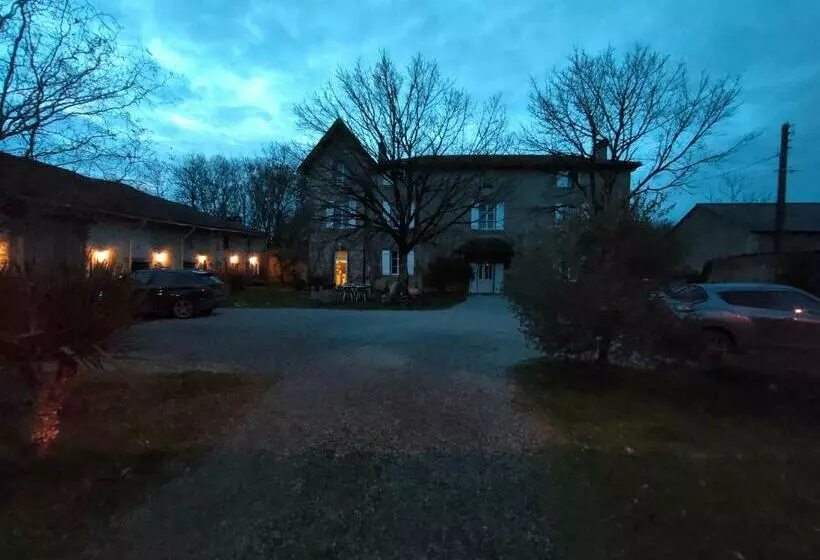 Aamiaismajoitus (B&B) Domaine De Panissac