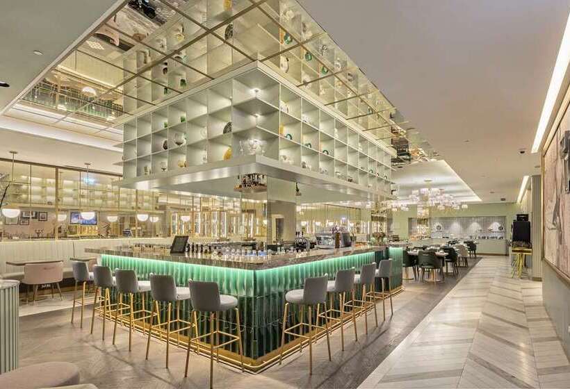 هتل The Emerald House Lisbon, Curio Collection By Hilton