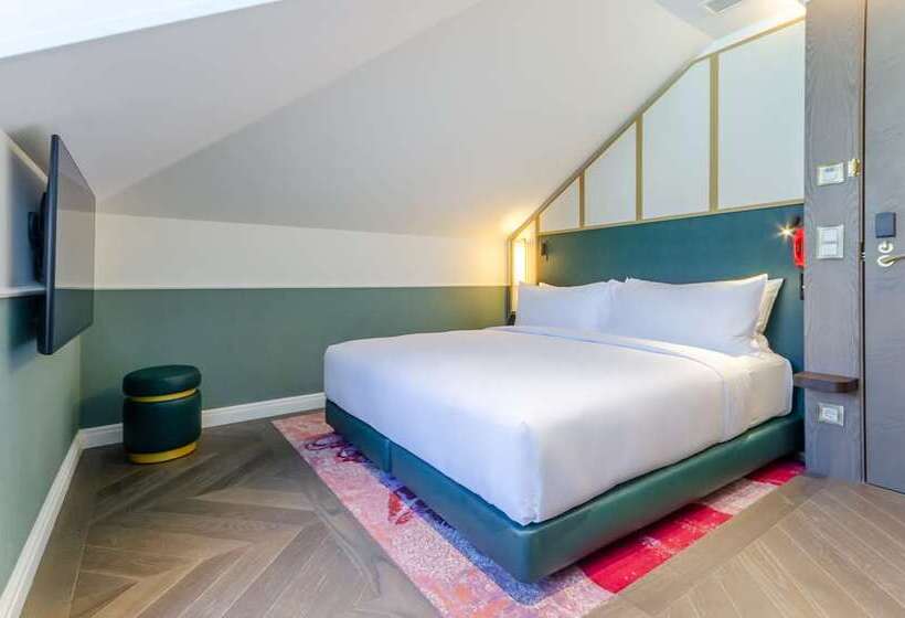 هتل The Emerald House Lisbon, Curio Collection By Hilton