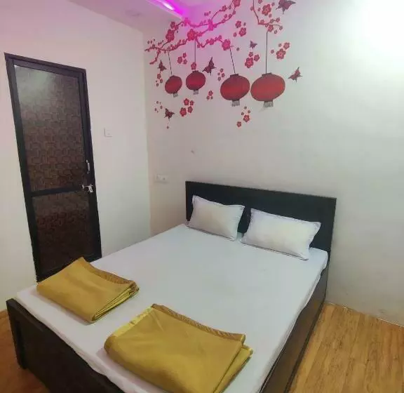 Majatalo Oyo Home 85216 Yesha Homestay