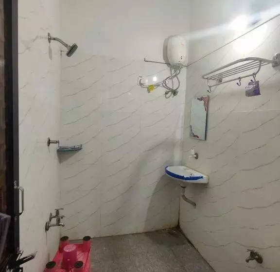 Majatalo Oyo Home 85216 Yesha Homestay