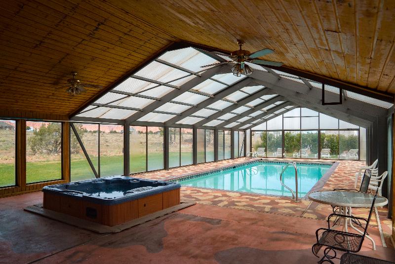 Otel Broken Spur Inn & Steakhouse