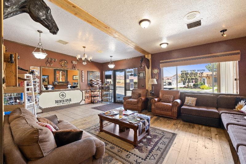 Otel Broken Spur Inn & Steakhouse