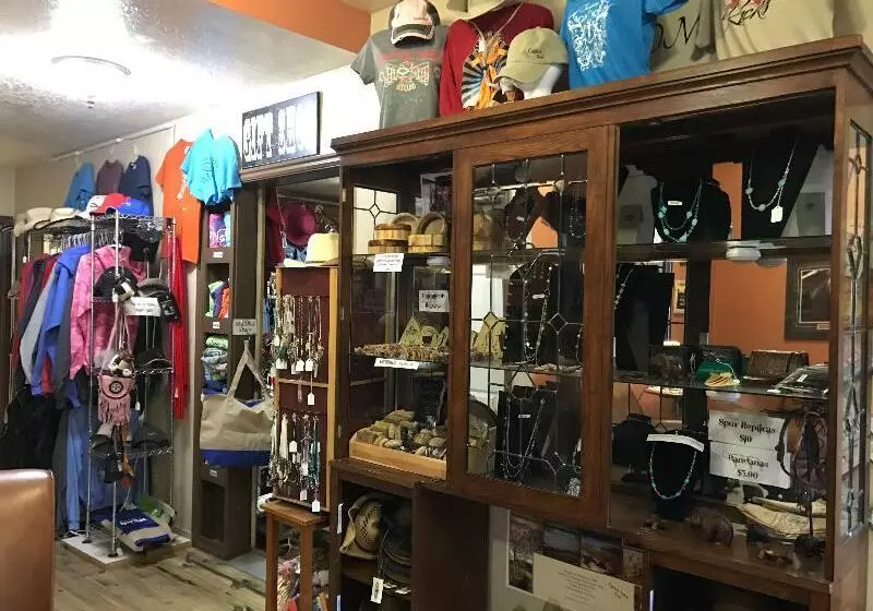 ホテル Broken Spur Inn & Steakhouse