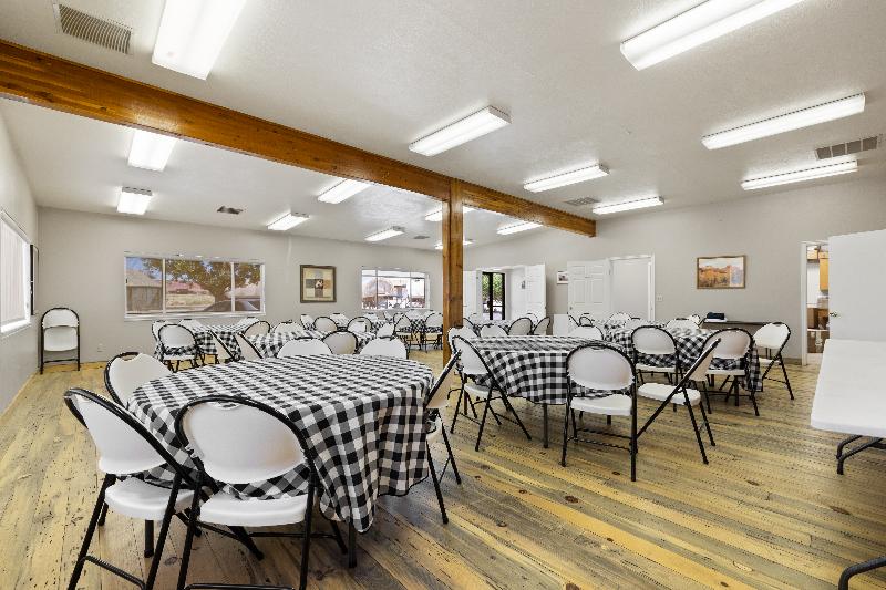 Otel Broken Spur Inn & Steakhouse